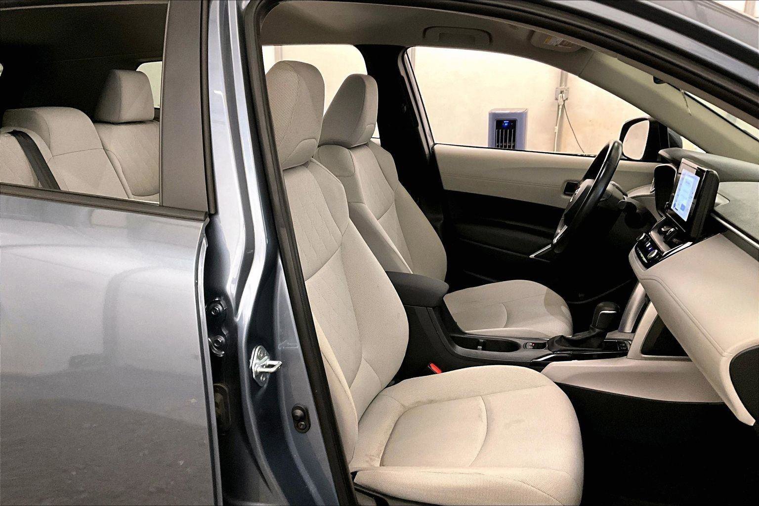 Used 2023 Toyota Corolla Cross LE image 7