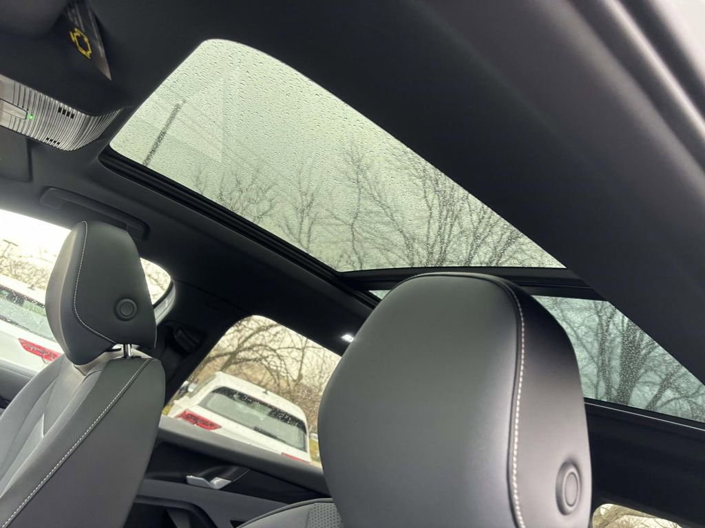 New 2026 Volkswagen Tiguan SE R-Line image 25