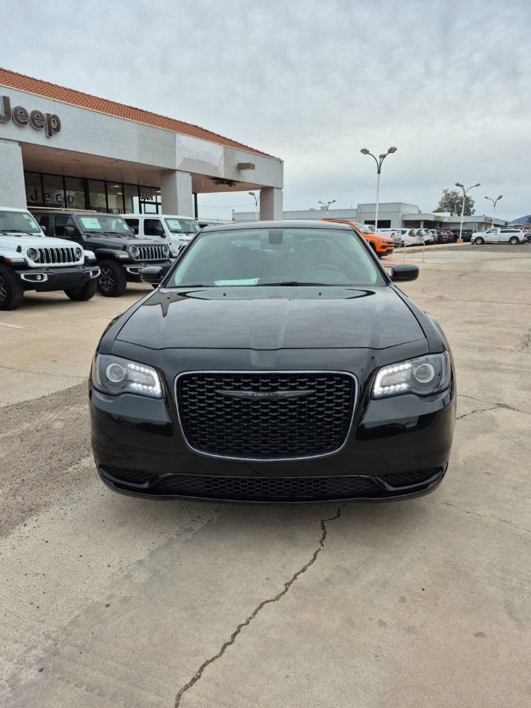 Used 2020 Chrysler 300 Touring w/ Sport Appearance Package image 2