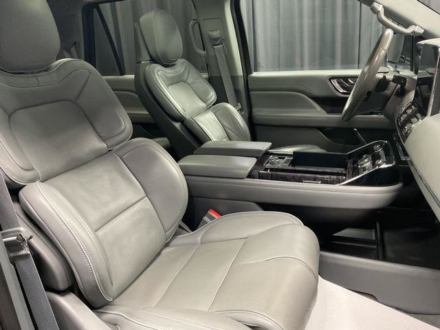 Used 2019 Lincoln Navigator L Reserve AWD/4WD image 16