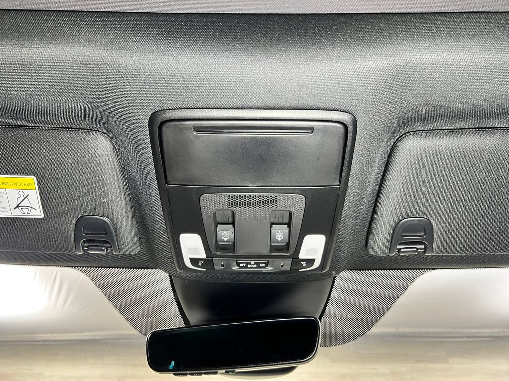 Used 2025 Honda Pilot Black Edition image 18