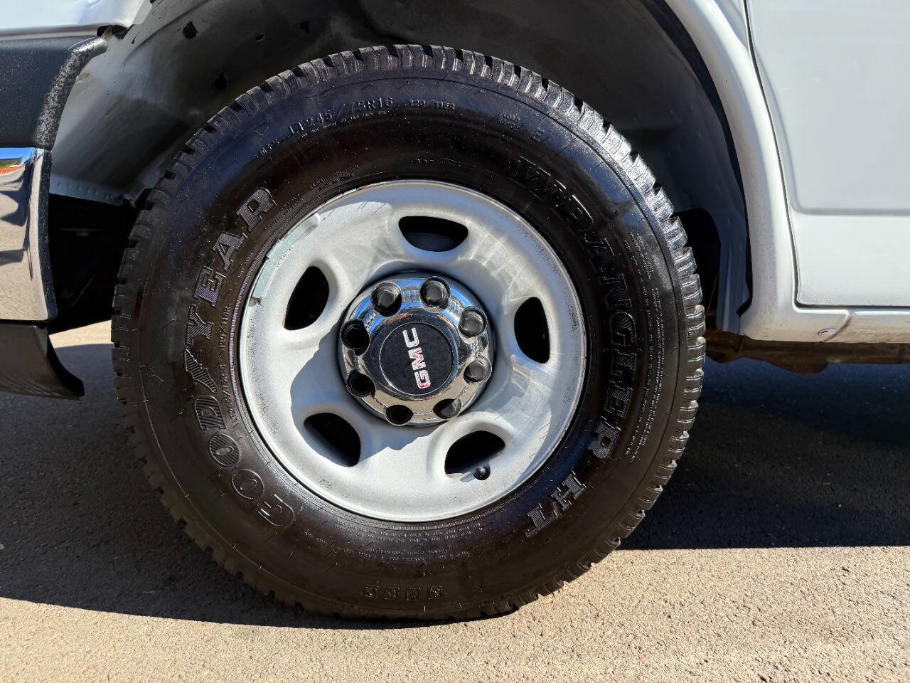 Used 2008 GMC Savana 3500 Extended Passenger w/ LT Preferred Equipment Group RWD image 37