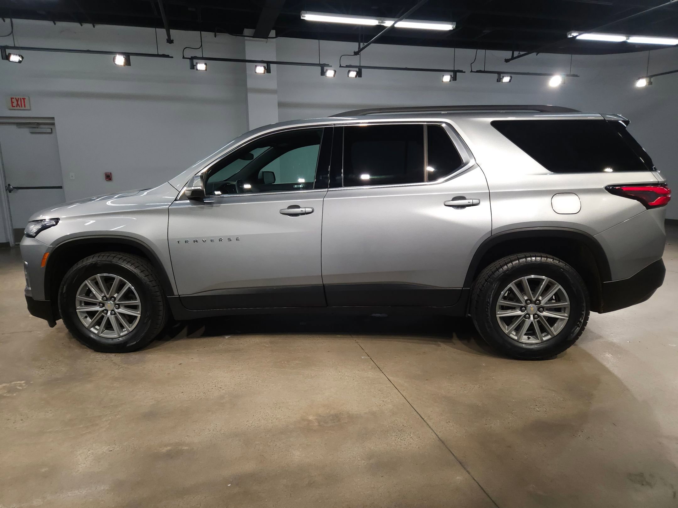 Used 2023 Chevrolet Traverse LT image 4