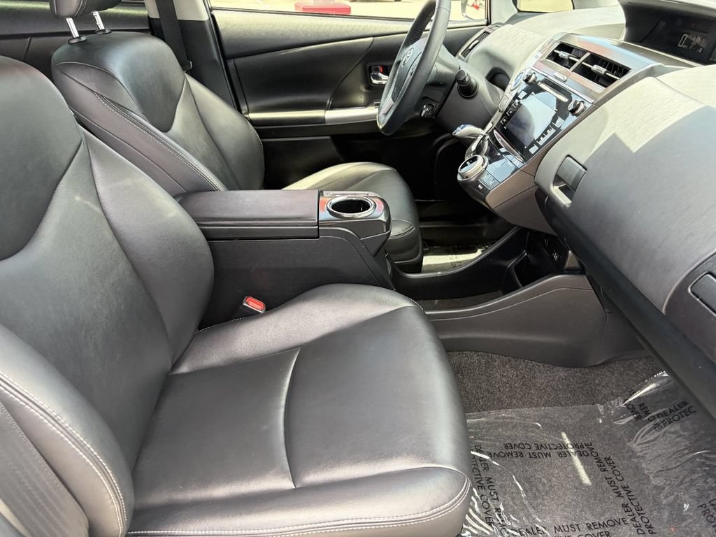Certified 2017 Toyota Prius V FWD image 17
