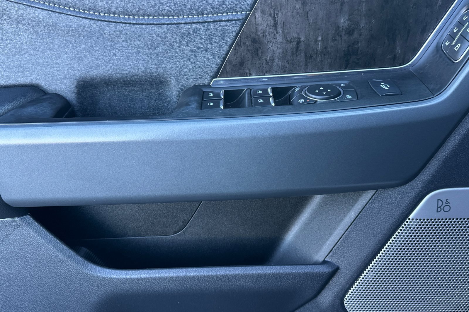 Used 2024 Ford F250 Lariat w/ Sport Appearance Package image 12