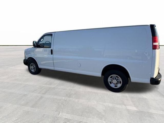 Used 2017 Chevrolet Express 2500 Extended image 3
