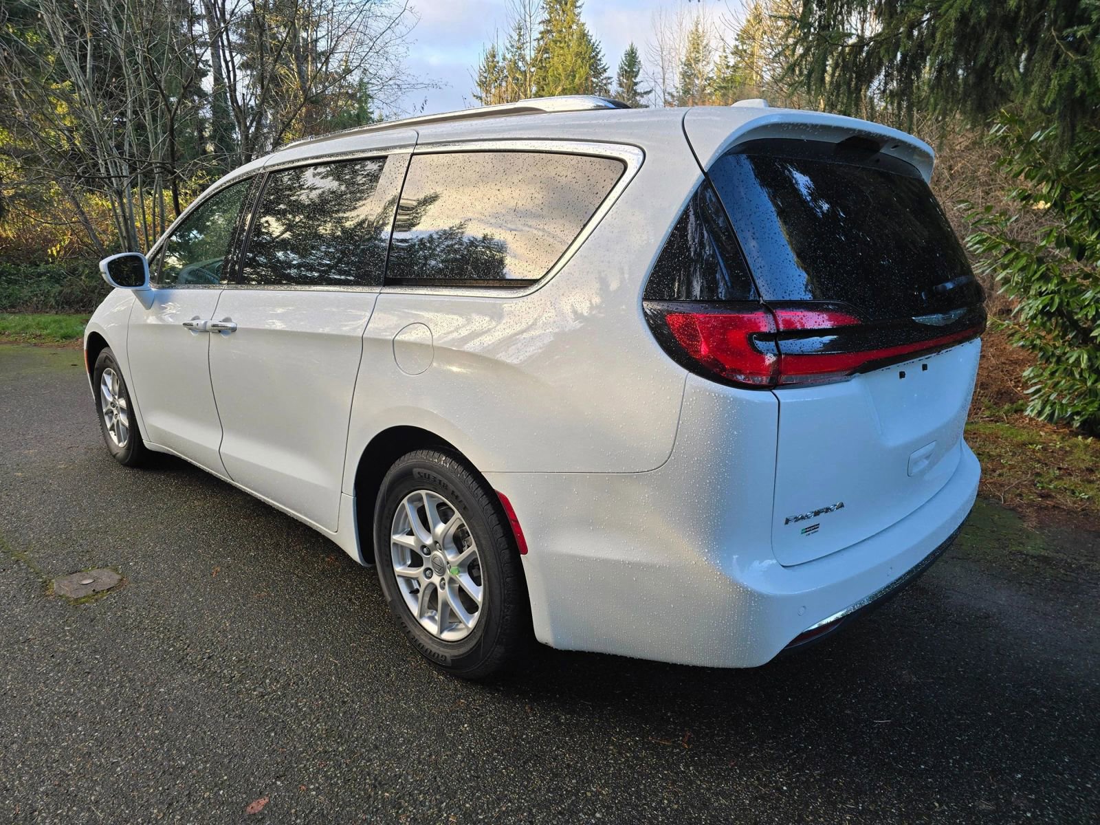 Used 2021 Chrysler Pacifica Touring-L image 3