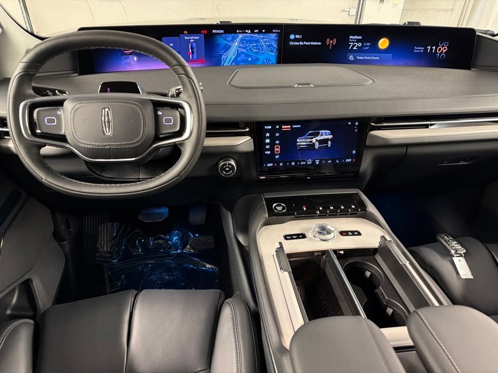 New 2026 Lincoln Navigator Premiere AWD/4WD image 8