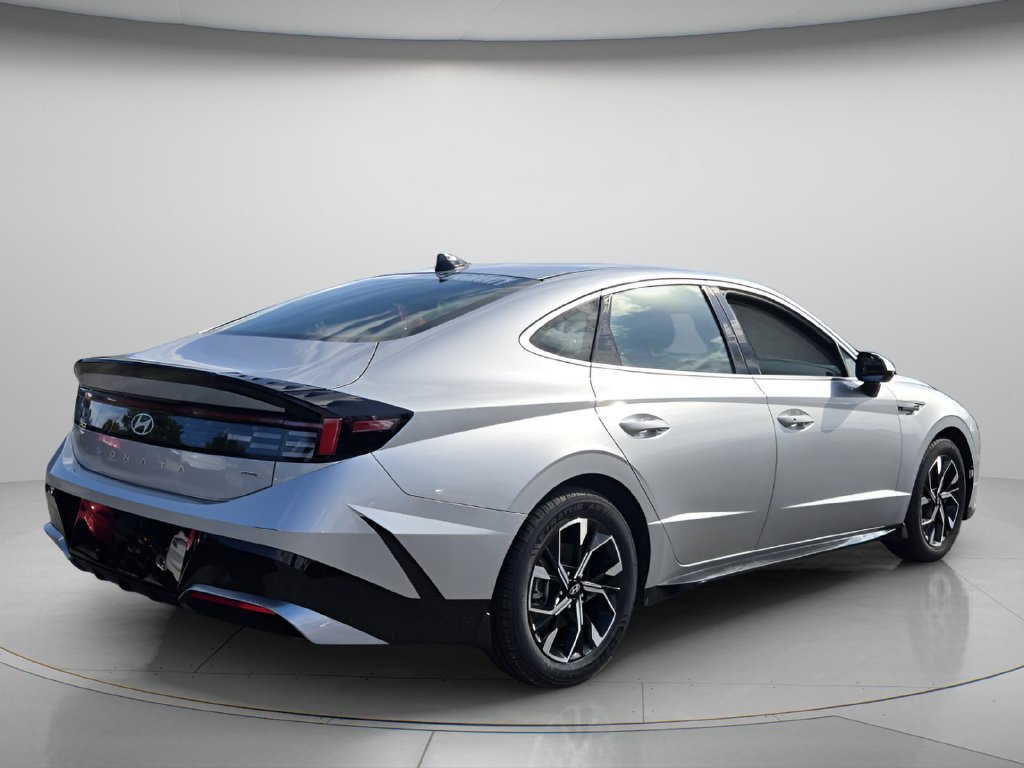 Certified 2025 Hyundai Sonata SEL AWD/4WD image 8