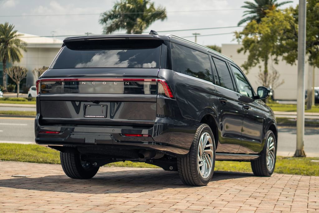 Used 2025 Lincoln Navigator L Reserve image 5