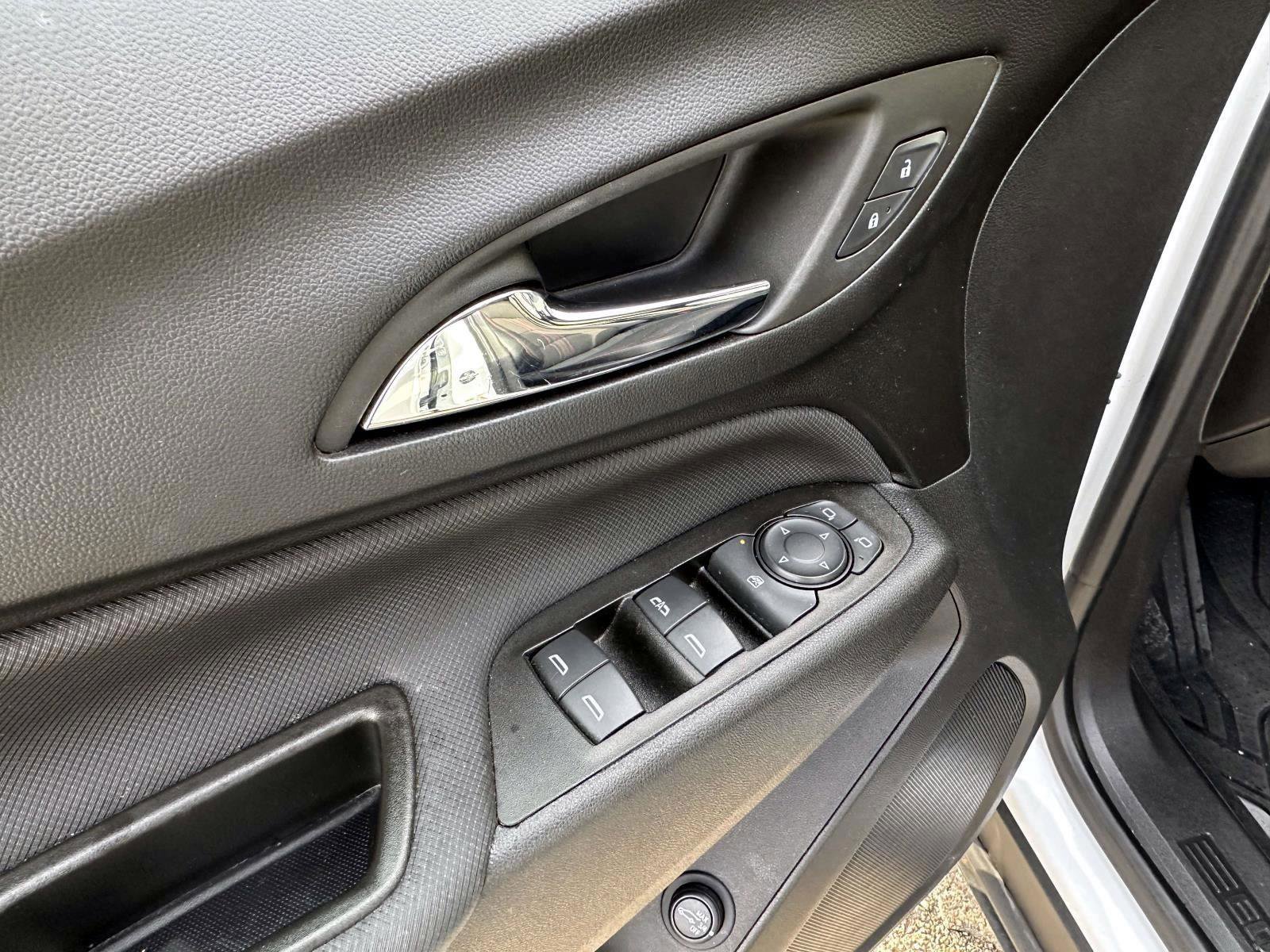 Certified 2023 Chevrolet Equinox RS w/ LPO, Floor Liner Package image 16