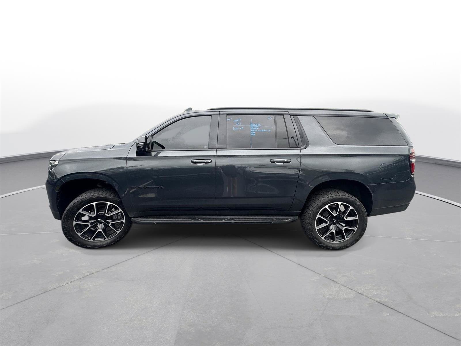 Used 2022 Chevrolet Suburban RST w/ Luxury Package AWD/4WD image 9