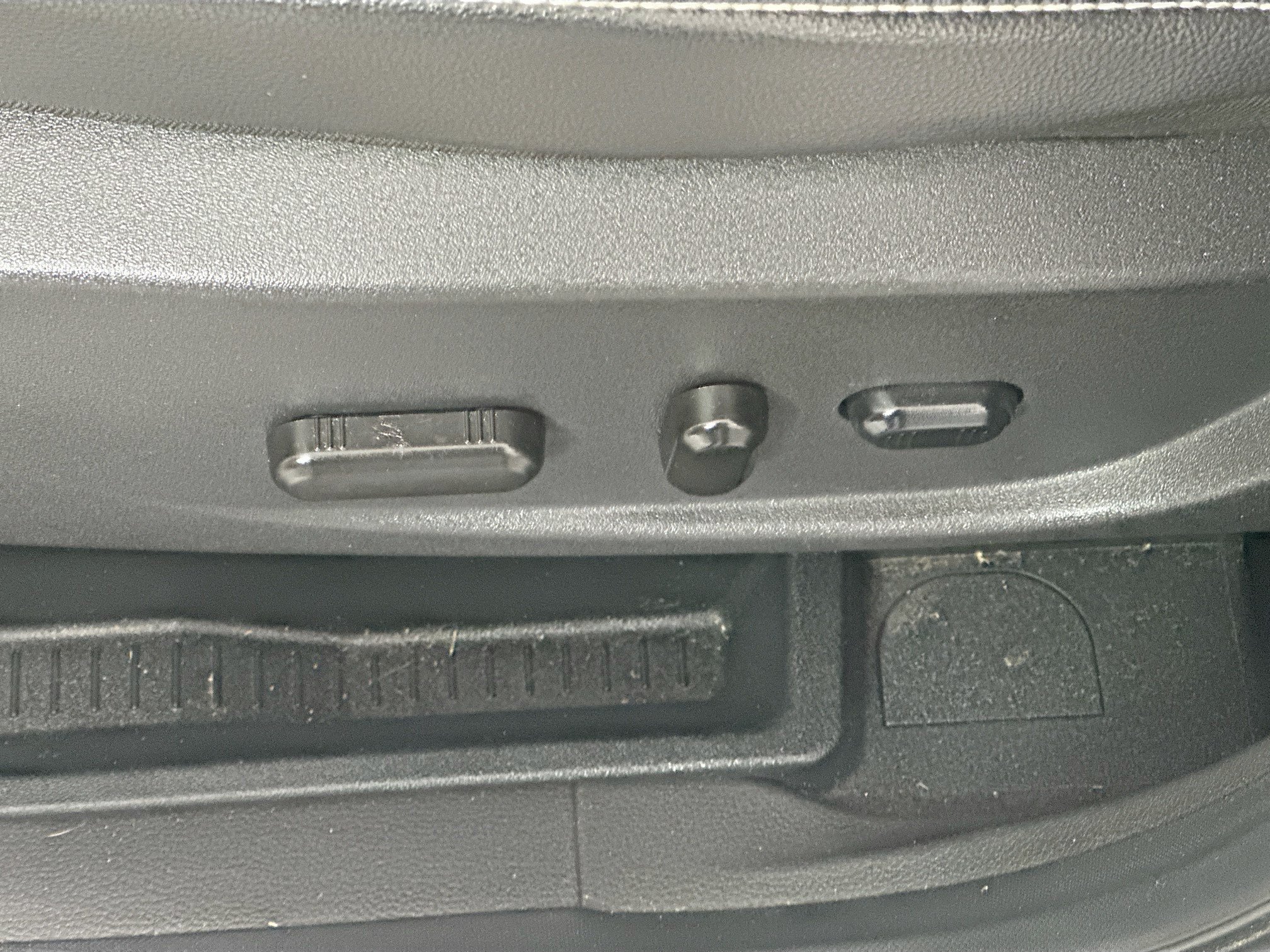 Used 2018 Ford Escape SEL w/ Ford Safe & Smart Package AWD/4WD image 13