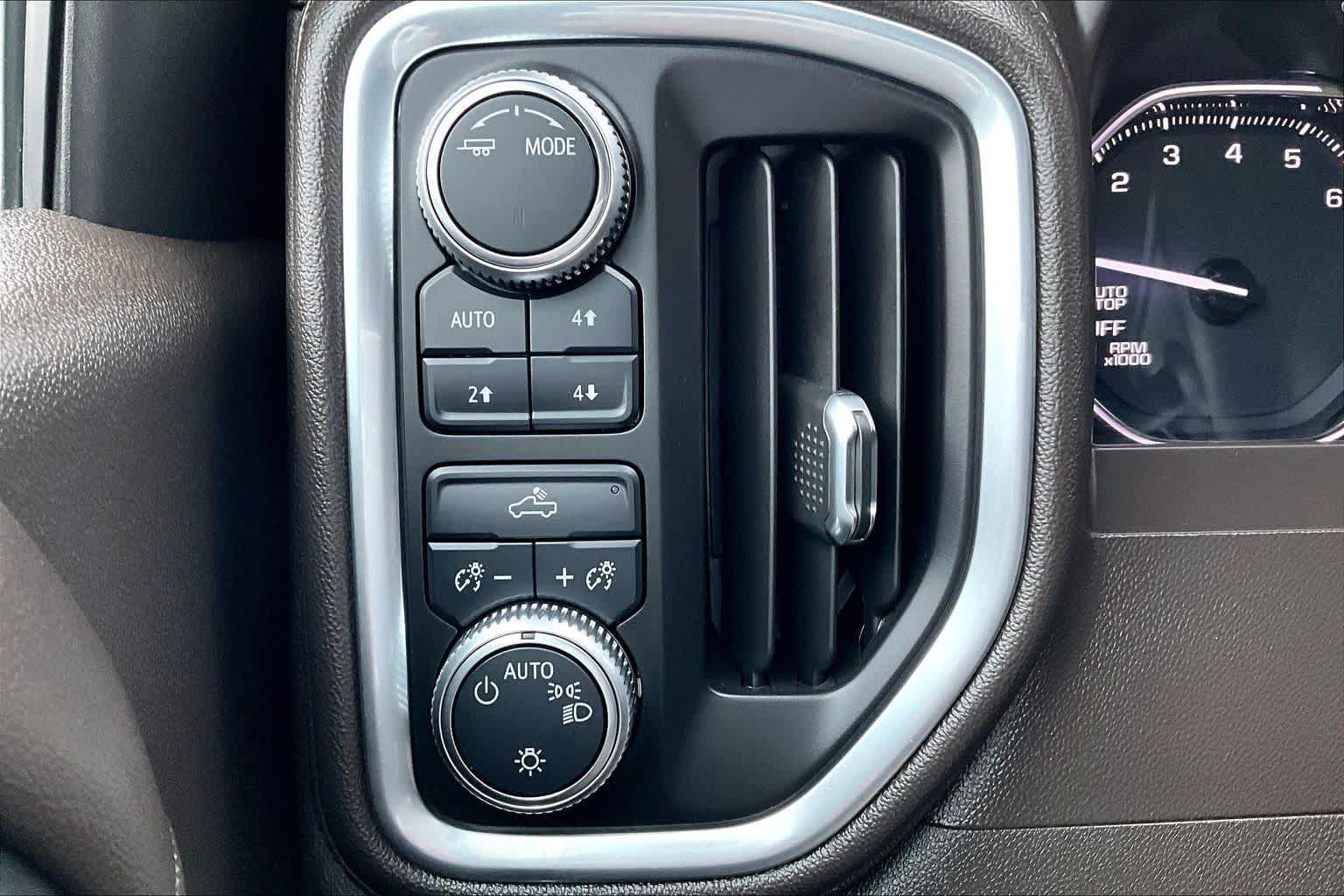 Used 2020 GMC Sierra 1500 SLE w/ SLE Value Package AWD/4WD image 36