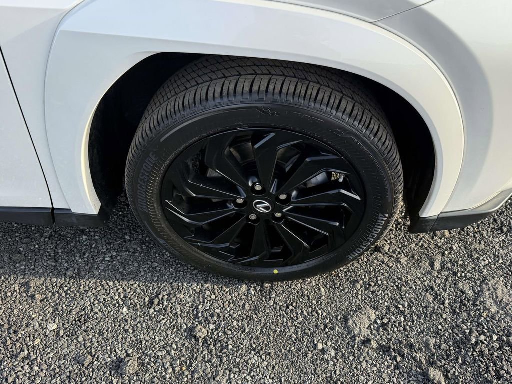 Used 2022 Lexus UX 250h w/ Premium Package image 7