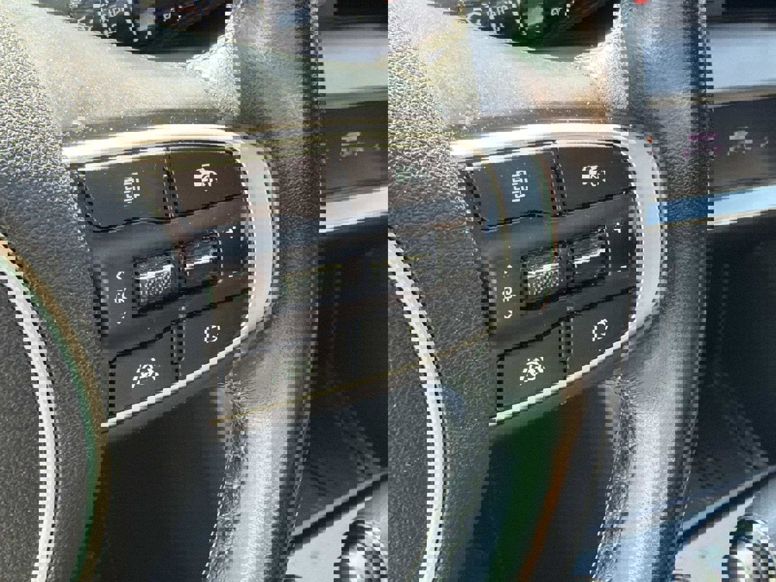 Used 2023 Kia Sportage EX image 7