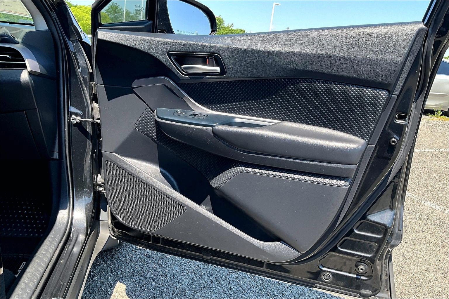 Used 2021 Toyota C-HR LE FWD image 21