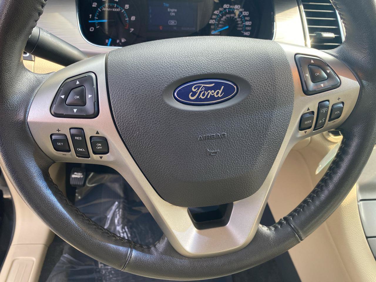 Used 2016 Ford Taurus SEL FWD image 18