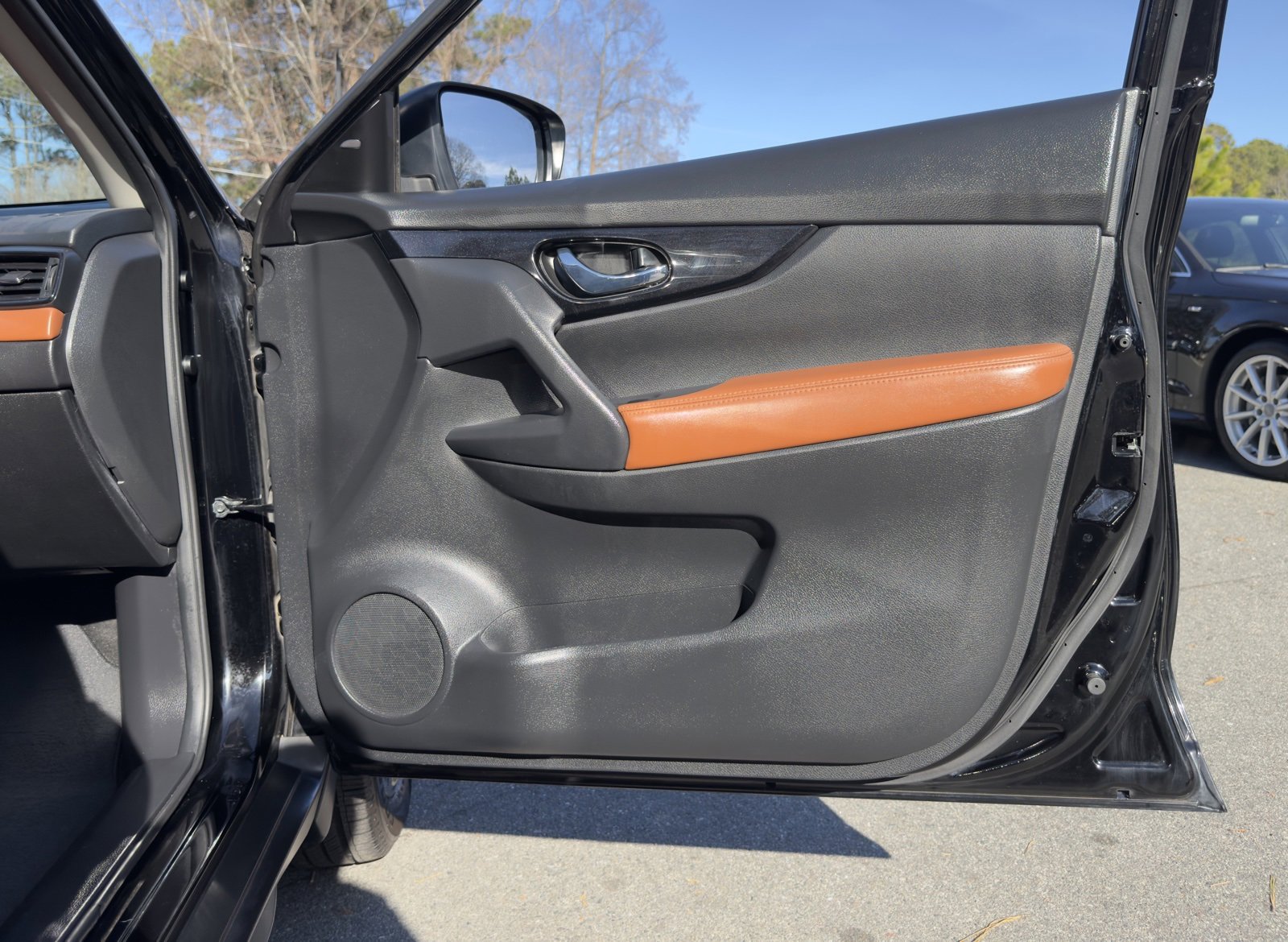 Used 2018 Nissan Rogue SL w/ Premium Package image 20