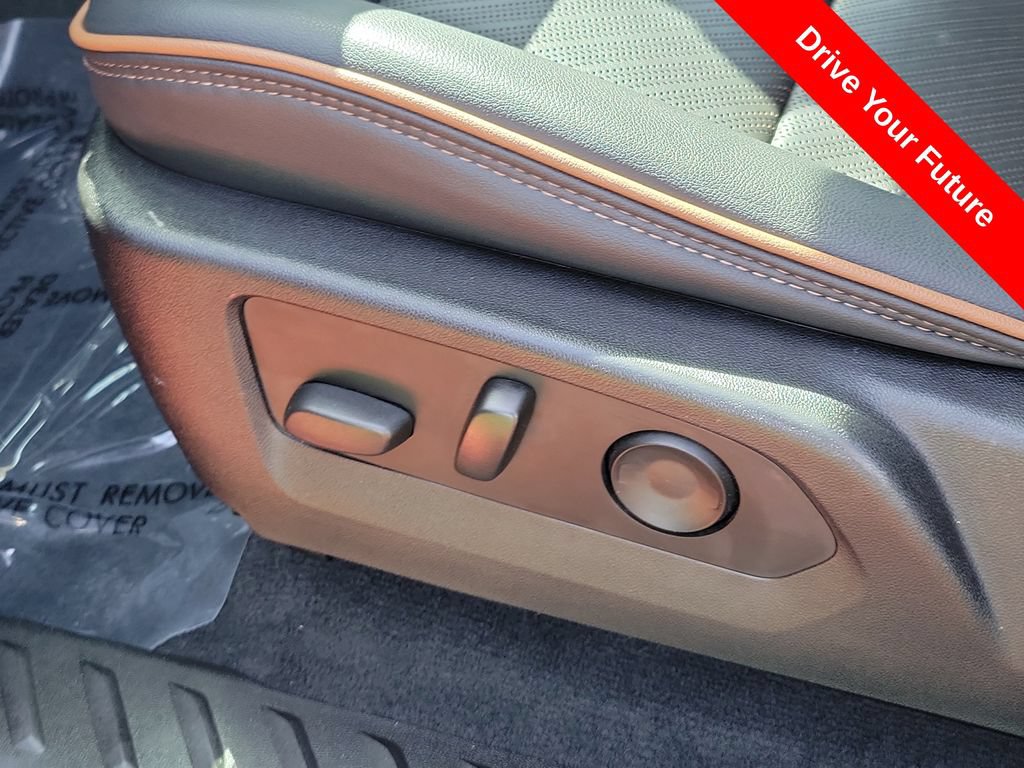 Used 2023 GMC Canyon AT4 w/ AT4 Premium Package AWD/4WD image 17