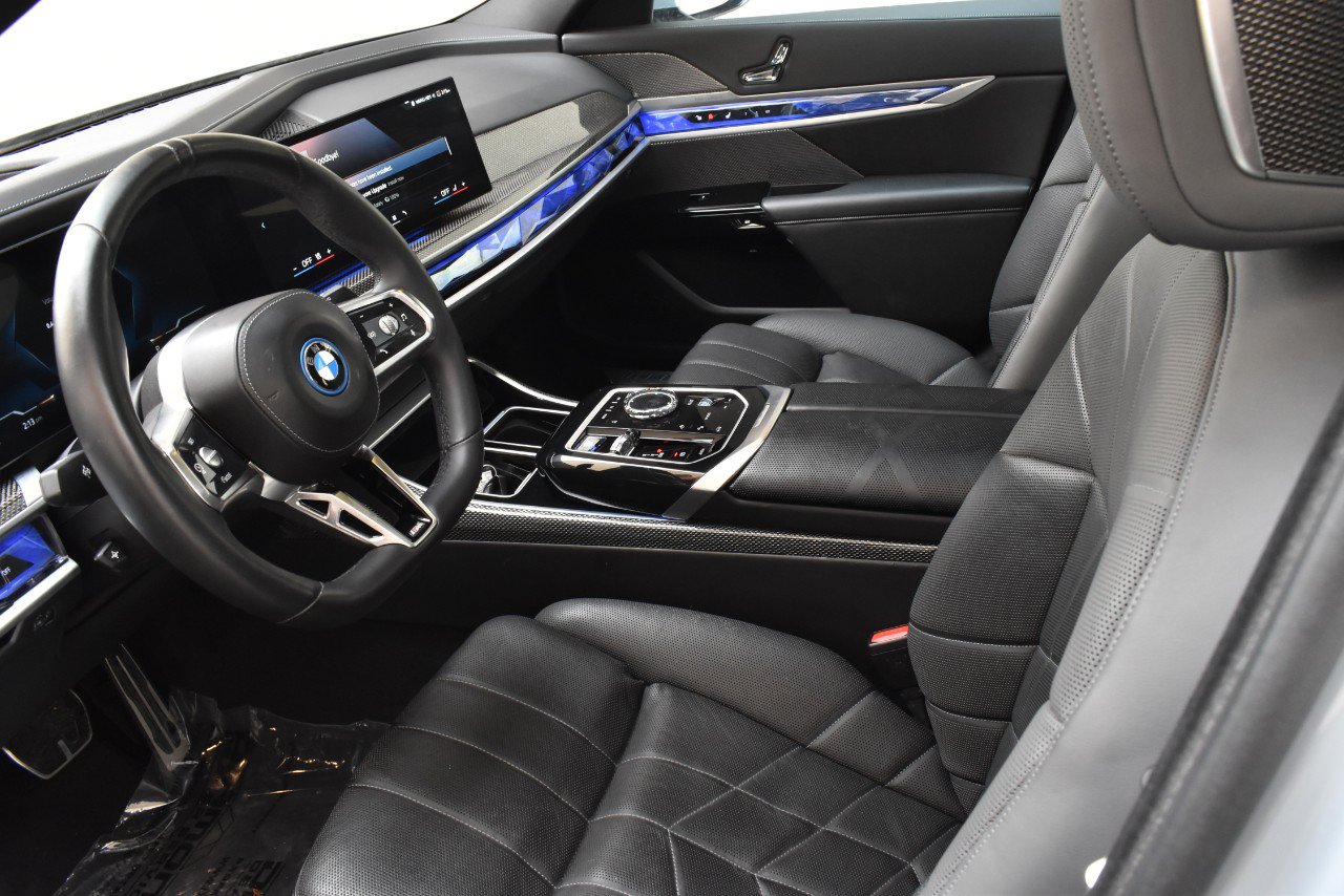 Used 2023 BMW i7 xDrive60 AWD/4WD image 14