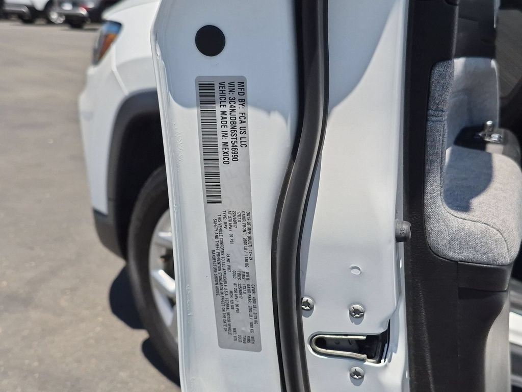 Used 2025 Jeep Compass Latitude w/ Sun & Sound Group AWD/4WD image 36