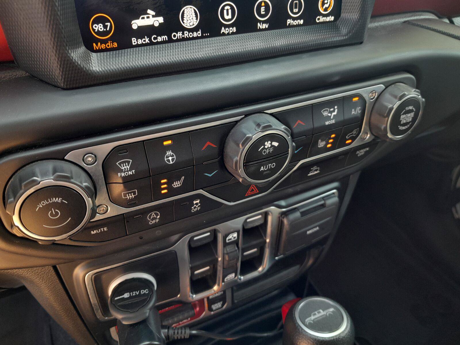 Used 2023 Jeep Gladiator Rubicon w/ Cold Weather Group AWD/4WD image 24