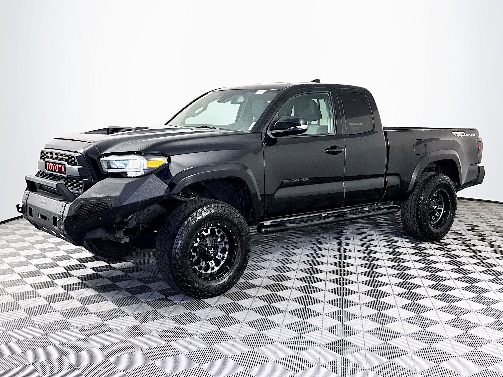 Used 2022 Toyota Tacoma TRD Sport w/ TRD Premium Sport Package RWD image 4