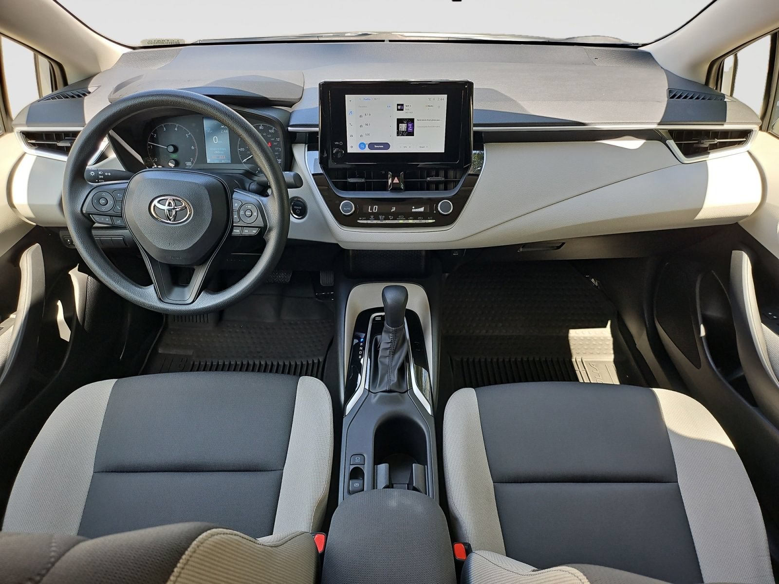 Used 2025 Toyota Corolla LE w/ Convenience Package FWD image 16