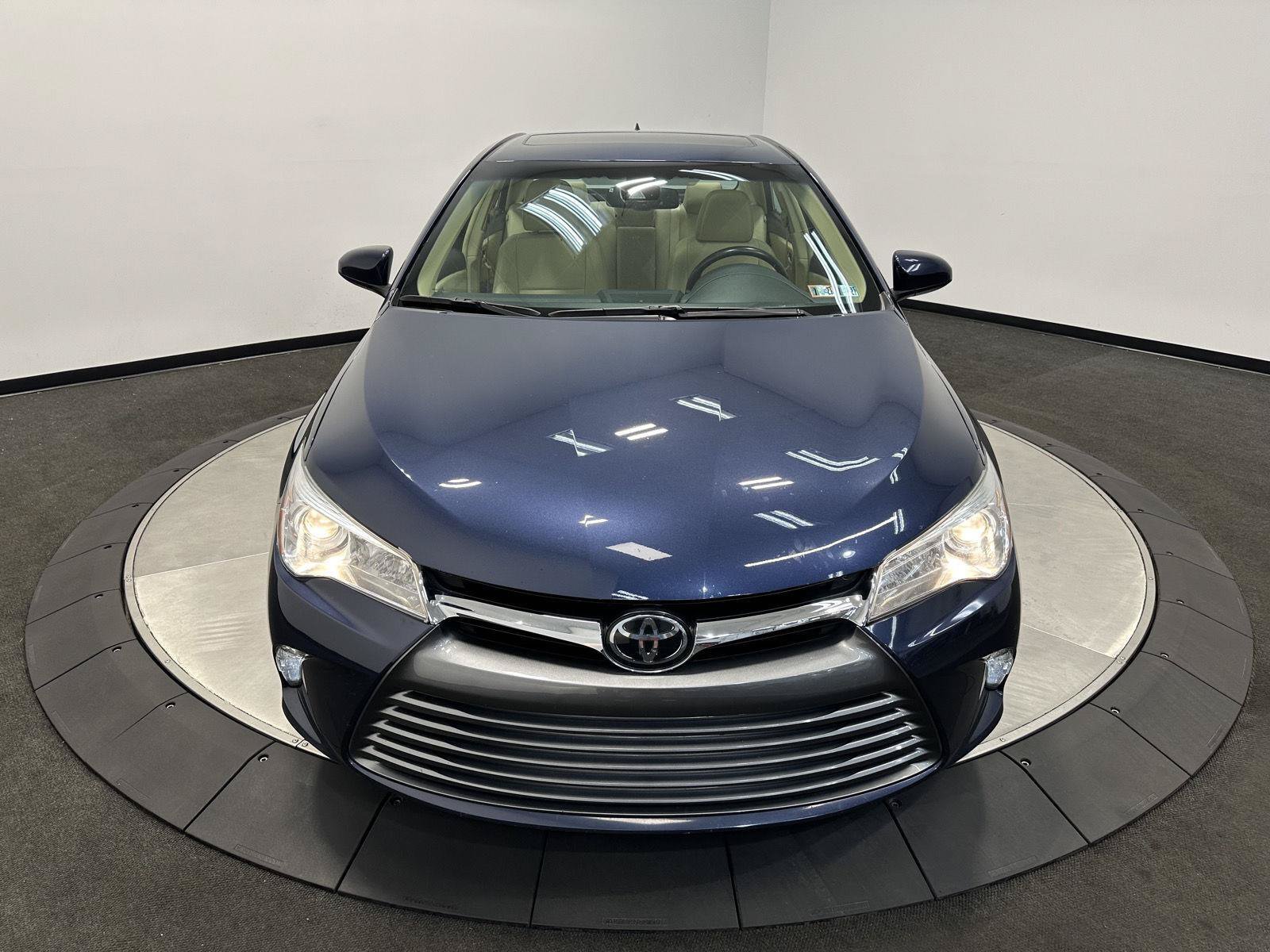 Used 2017 Toyota Camry XLE w/ Moonroof Package FWD image 3