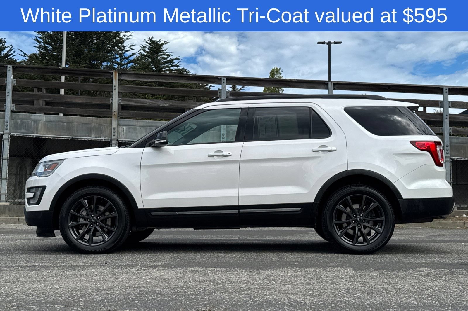 Used 2017 Ford Explorer XLT w/ Equipment Group 202A AWD/4WD image 9
