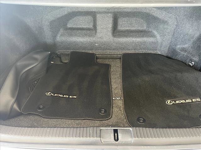 Used 2014 Lexus ES 300h w/ Luxury Package w/Bamboo Trim FWD image 27