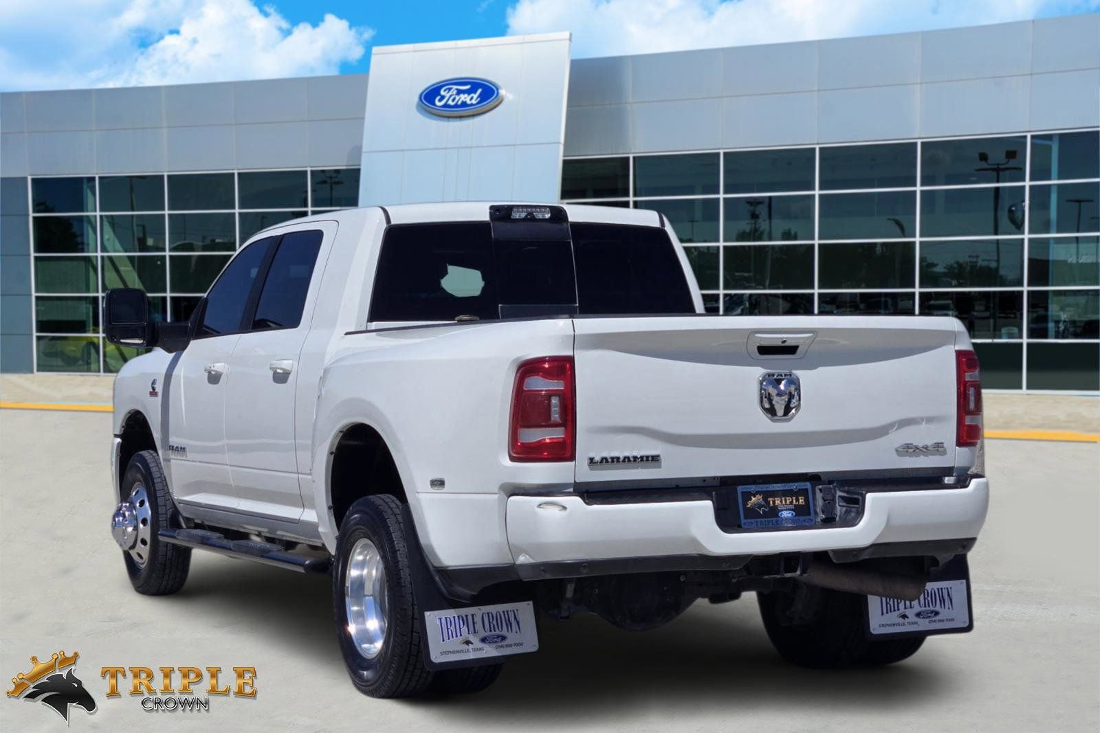 Used 2024 RAM 3500 Laramie w/ Towing Technology Group AWD/4WD image 4