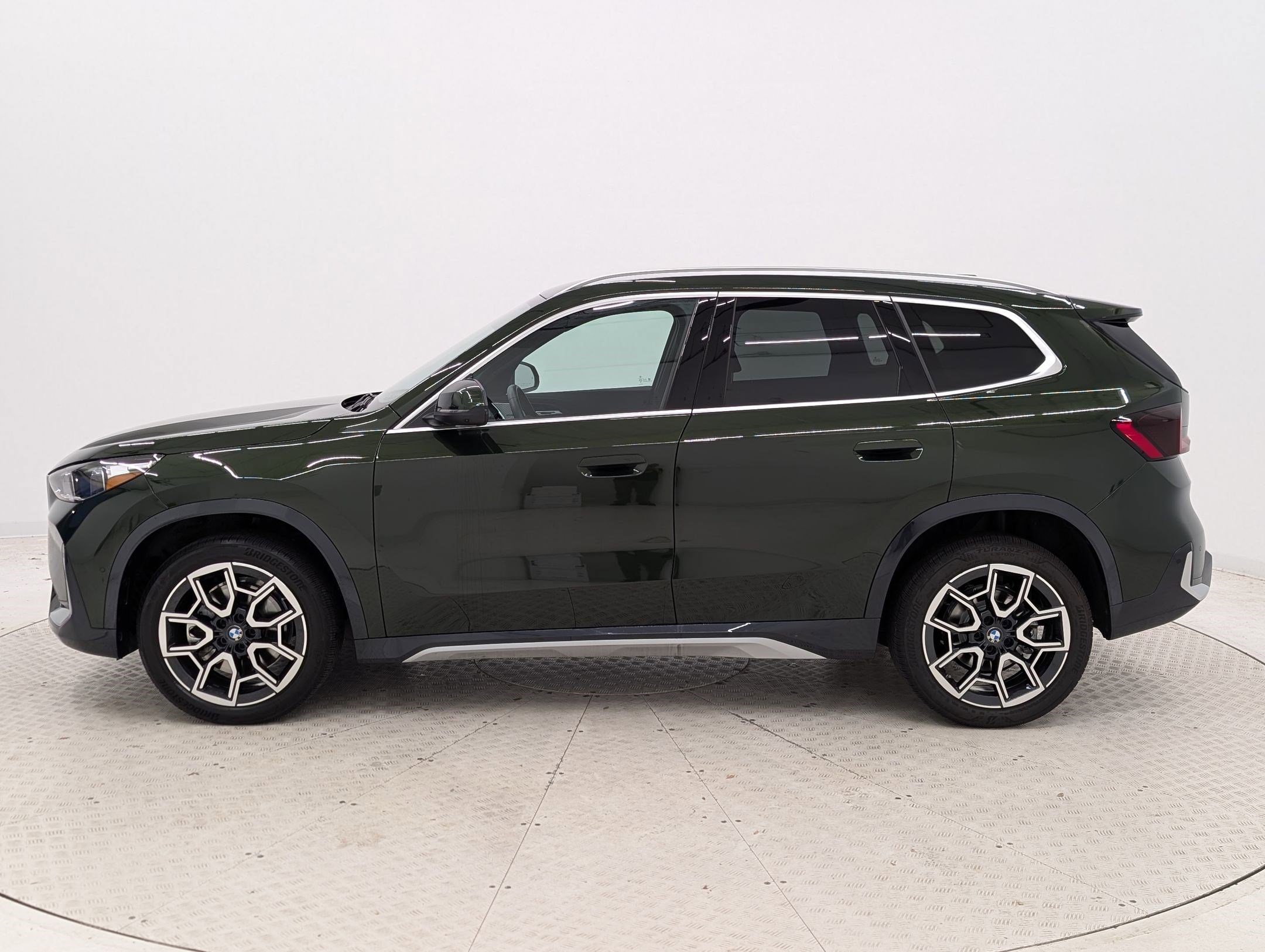 Used 2025 BMW X1 xDrive28i w/ Technology Package AWD/4WD image 2
