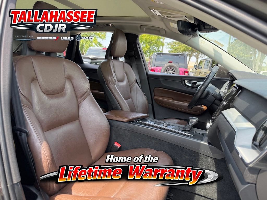 Used 2018 Volvo XC60 T5 Momentum w/ Vision Package AWD/4WD image 29