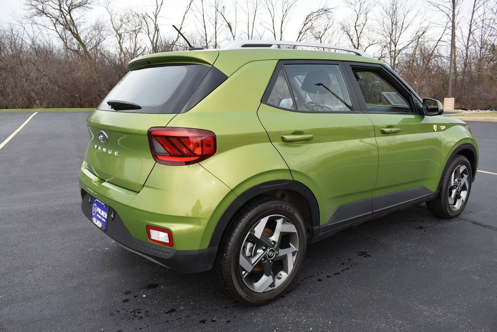 Used 2024 Hyundai Venue SEL FWD image 5