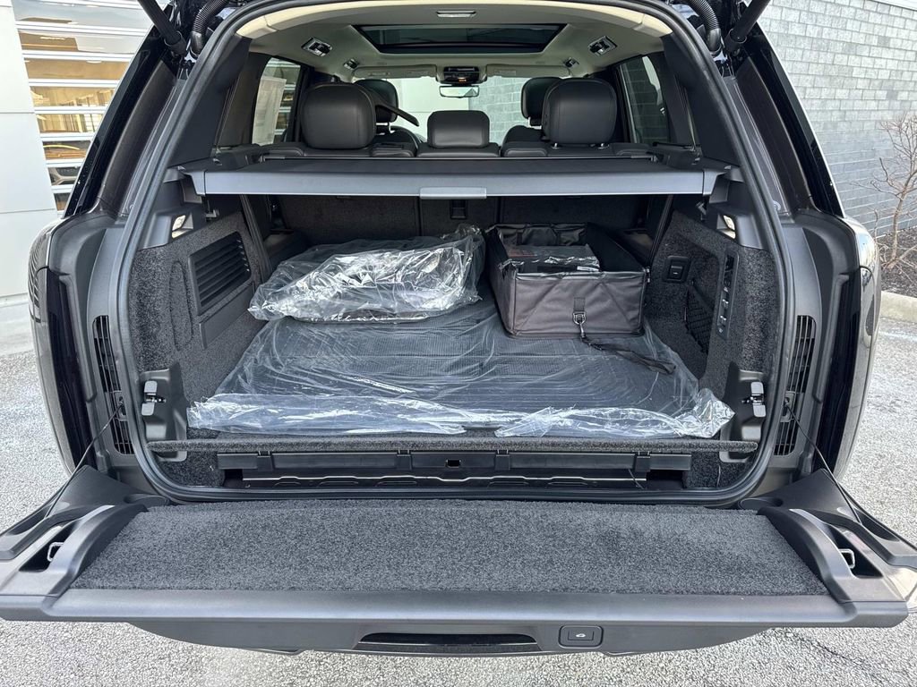 New 2026 Land Rover Range Rover Long Wheelbase SE image 6