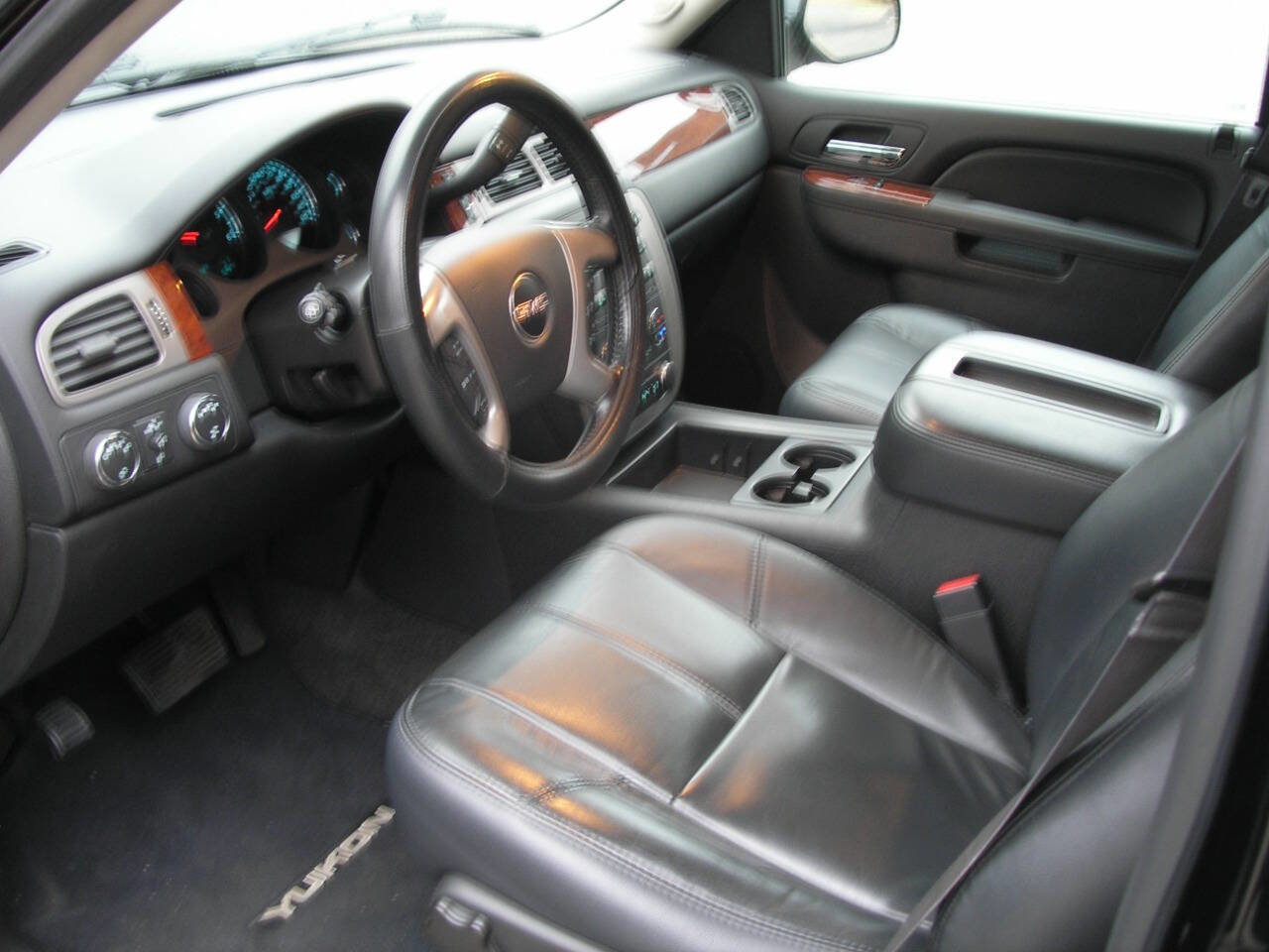 Used 2013 GMC Yukon SLE w/ Convenience Package image 3