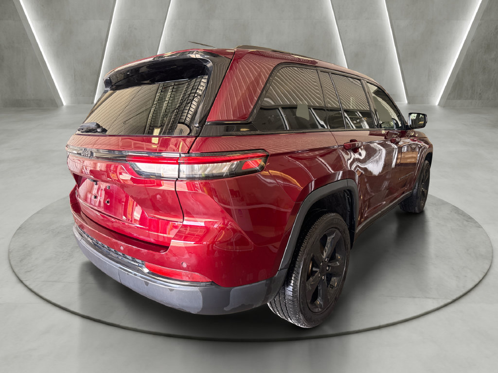 Used 2023 Jeep Grand Cherokee Altitude AWD/4WD image 7