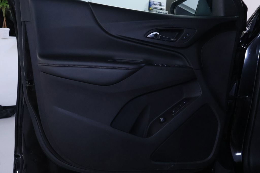 Used 2022 Chevrolet Equinox Premier AWD/4WD image 12