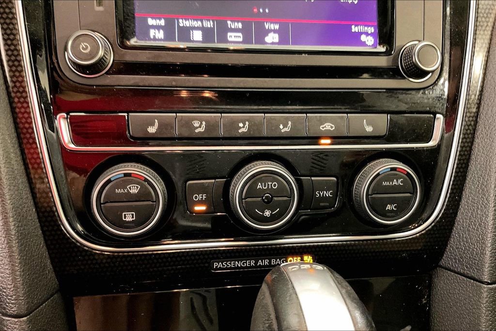 Used 2018 Volkswagen Passat 3.6 image 33