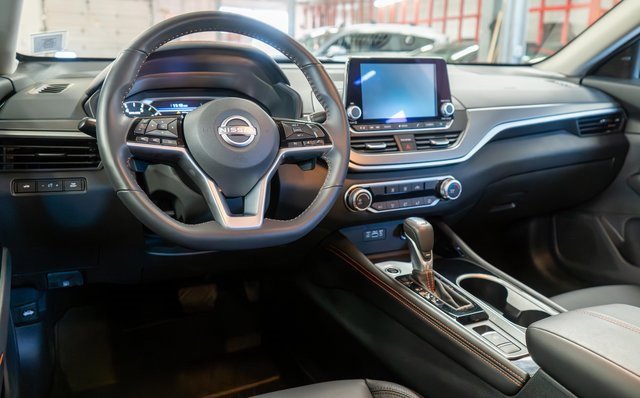 Certified 2025 Nissan Altima 2.5 SR image 14