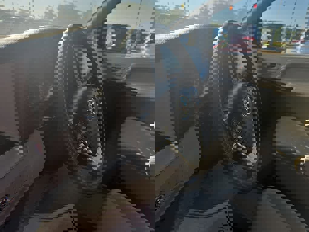 Used 2020 Toyota Sienna L image 17