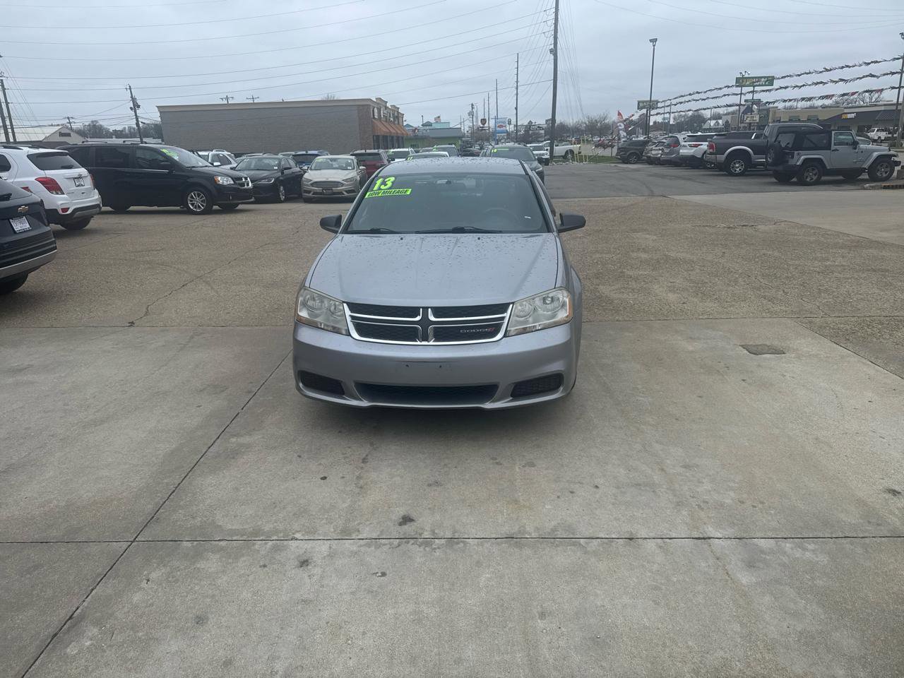 Used 2013 Dodge Avenger SE image 3