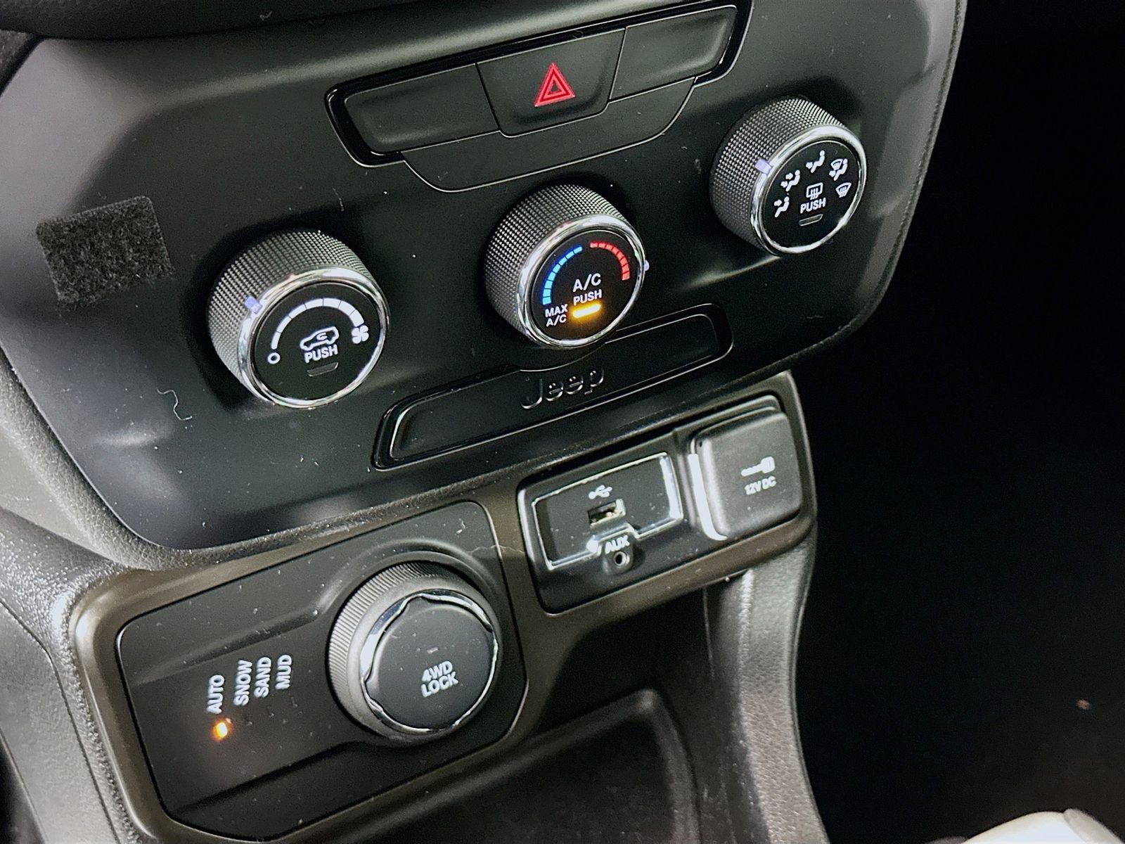Used 2020 Jeep Renegade Sport w/ Sport Appearance Group AWD/4WD image 17