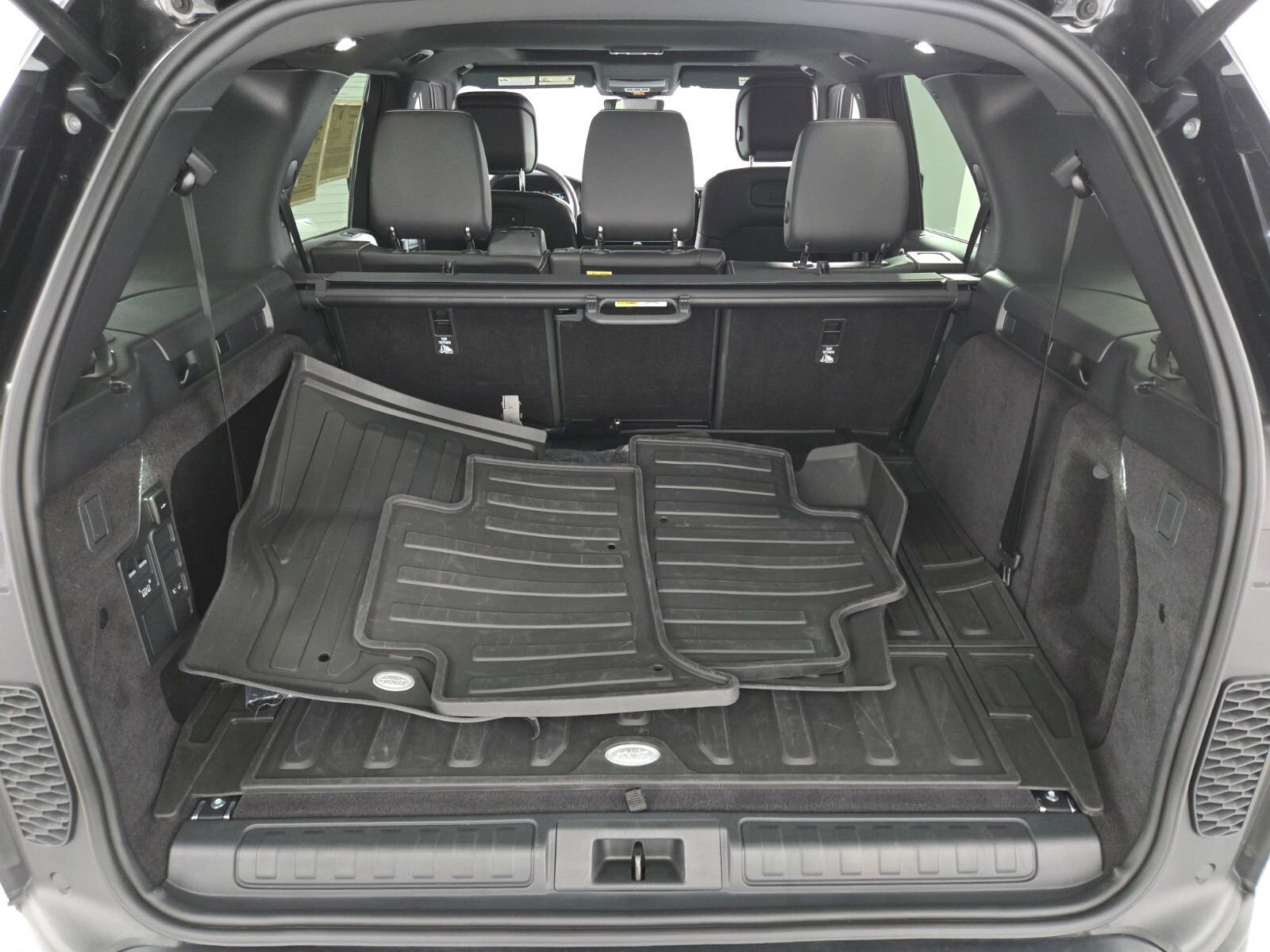 Used 2025 Land Rover Discovery S AWD/4WD image 15
