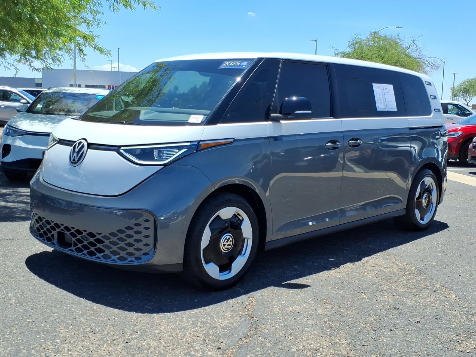 Certified 2025 Volkswagen ID. Buzz Pro S RWD image 3