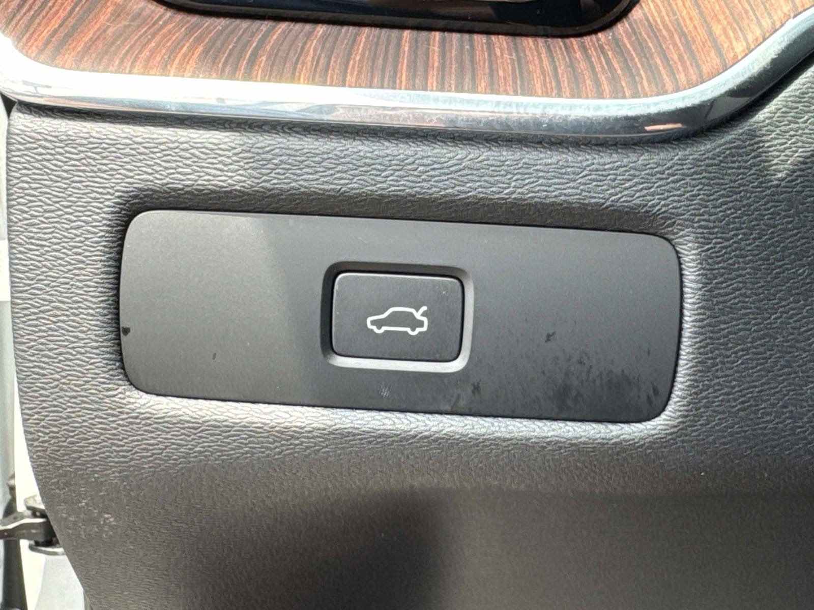 Used 2023 Volvo XC60 B5 Ultimate w/ Protection Package Premier FWD image 29