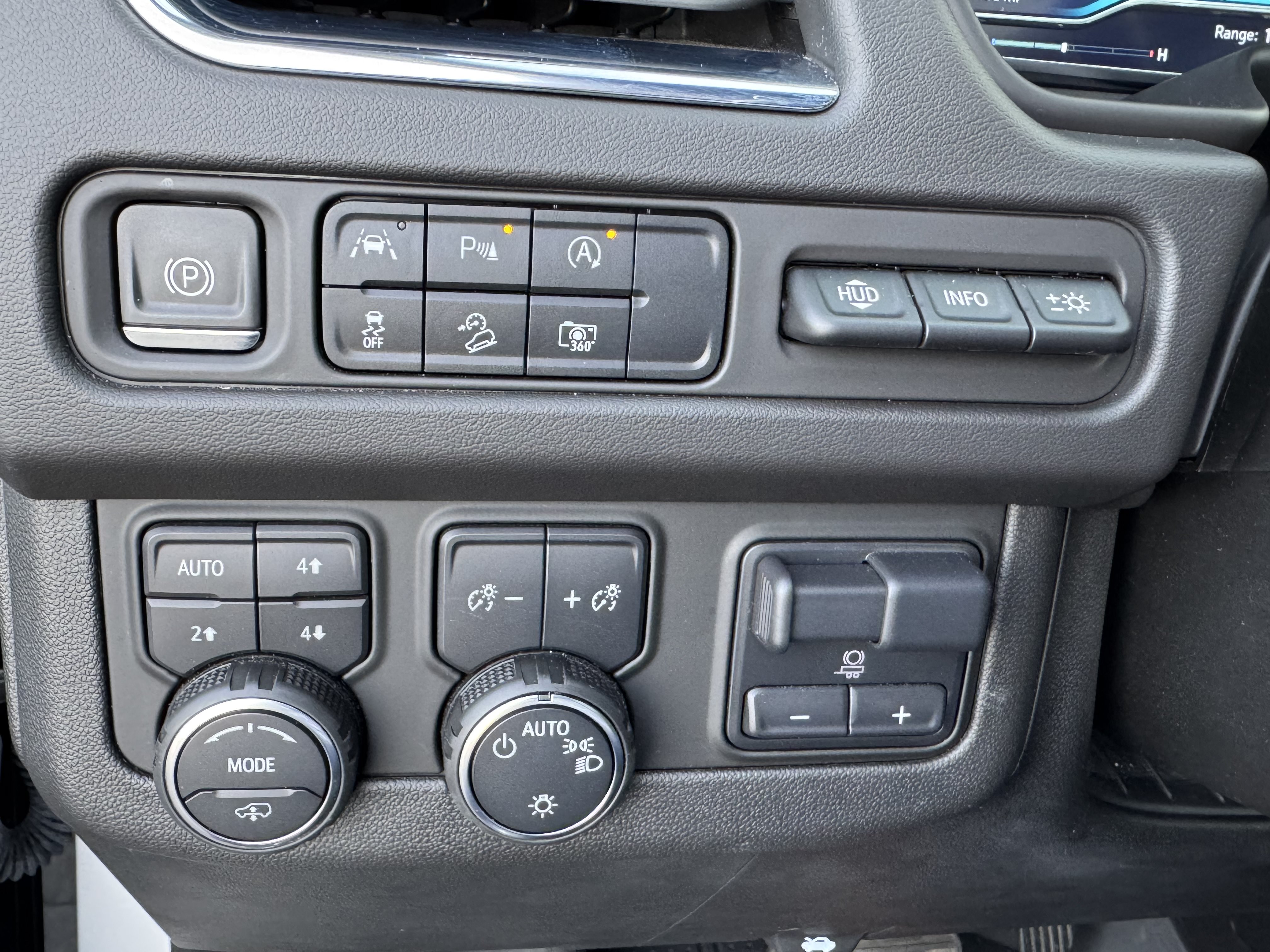 Used 2023 Chevrolet Tahoe High Country AWD/4WD image 25