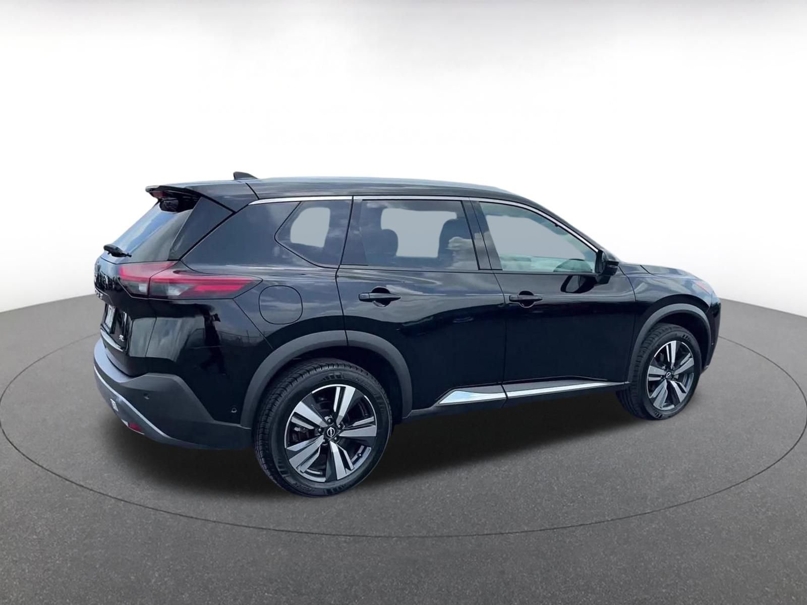 Used 2023 Nissan Rogue SL w/ SL Premium Package image 14